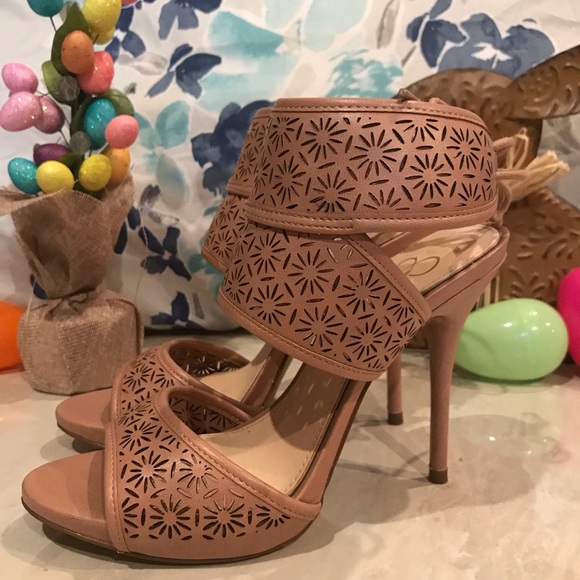 Jessica Simpson - Picture 2 of 5